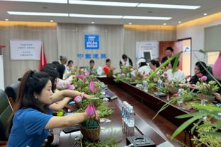 客串中卫！琼阿梅尼数据：贡献5拦截3解围2抢断，6次对抗成功5次